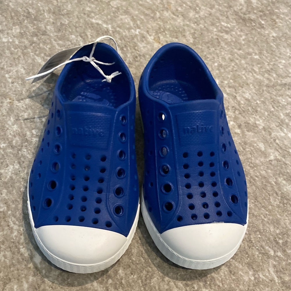 Native Jefferson Kids Royal Blue Water Shoes size 6